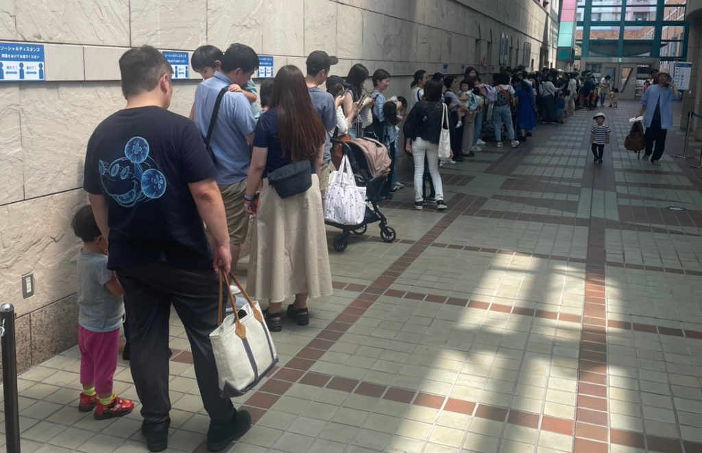 商業施設の子ども向けイベントで雨天の時は、０才から楽しめるコンサートファミリーコンサート『ライブ絵本ルーミーパーク』