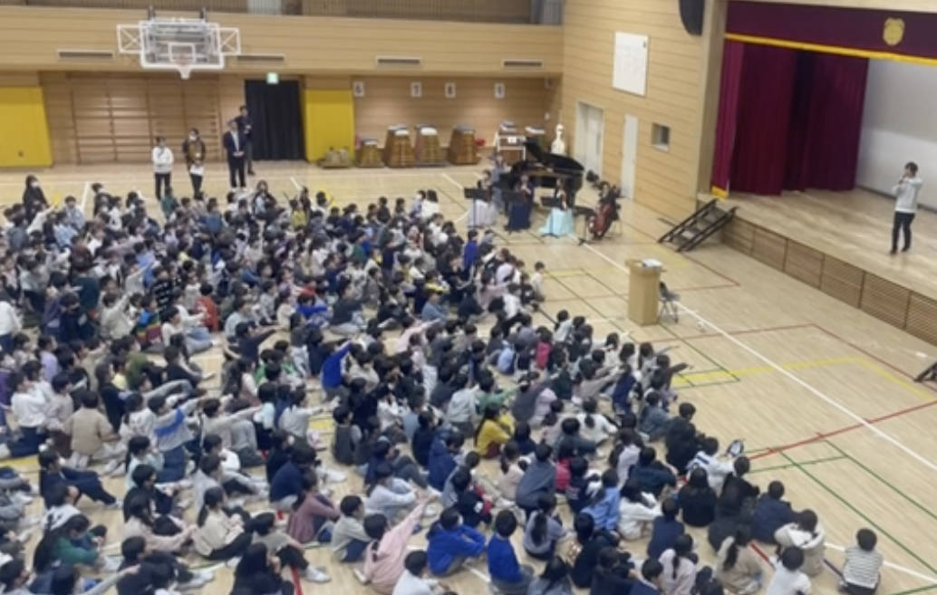 ライブ絵本(読み聞かせ絵本イベント)by祐彩(ゆうせい)小学校でライブ絵本上演