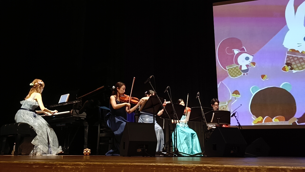 音楽と絵本の読み聞かせがひとつになるライブ絵本ルーミーパーク