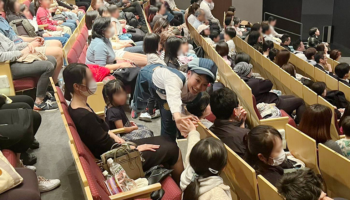 商業施設の子ども向けイベントで雨天の時は、０才から楽しめるコンサートファミリーコンサート『ライブ絵本ルーミーパーク』