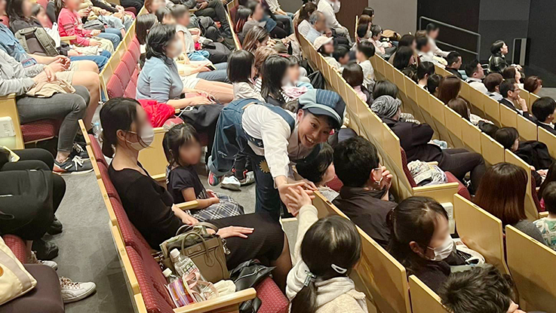 商業施設の子ども向けイベントで雨天の時は、０才から楽しめるコンサートファミリーコンサート『ライブ絵本ルーミーパーク』