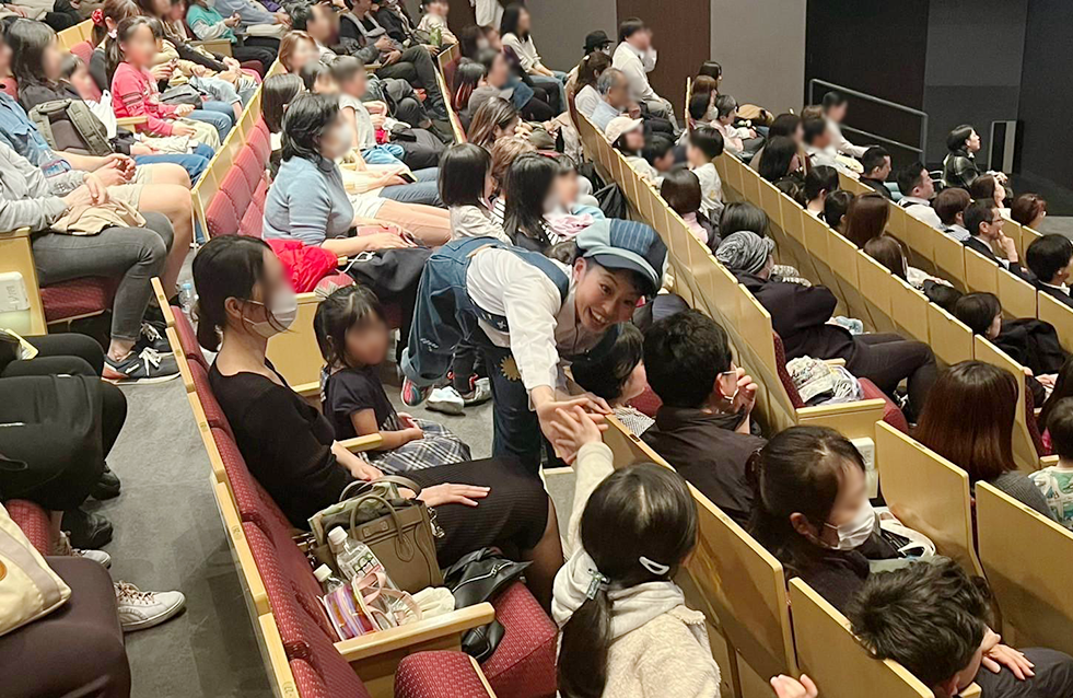 商業施設の子ども向けイベントで雨天の時は、０才から楽しめるコンサートファミリーコンサート『ライブ絵本ルーミーパーク』